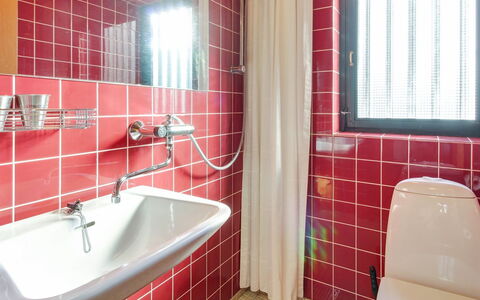 Pisana - 400M from the Sea: Badezimmer, Armatur, Bad Sink, Sinken, Interior Design, Flooring, Zapfhahn, Fussboden, Installation, Fliese