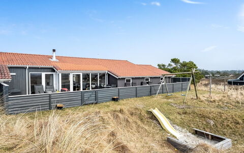 Petkana - 700M from the Sea: Dach, Die Architektur, Zuhause, Haus, Grundstueck, Abstellgleis, Hütte, Estate, Veranda, Schatten