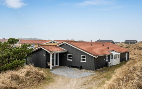 Petkana - 700M from the Sea: Haus, Zuhause, Dach, Wohngebiet, Hütte, Estate, Bauernhaus, Rasen, Landscaping, Abstellgleis