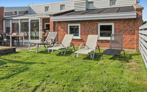 Liska - 1Km from the Sea: Gras, Haus, Dach, Zuhause, Hütte, Strauch, Grundstueck, Ländliches Gebiet, Bauernhaus, Ground