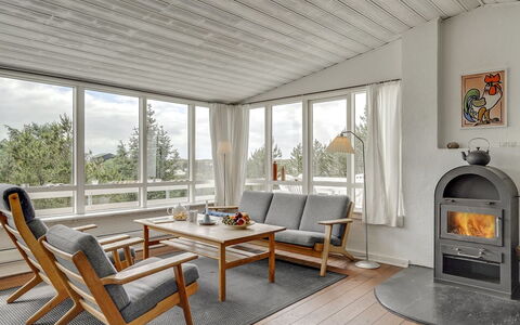 Taimi - 200M from the Sea: Möbel, Interior Design, Flooring, Fussboden, Couch, Holz, Stuhl, Decke, Wohnzimmer, Tabelle