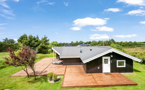 Kari - 900M from the Sea: Dach, Haus, Zuhause, Hütte, Abstellgleis, Estate, Auffahrt, Gartenbauten, Garten, Schuppen