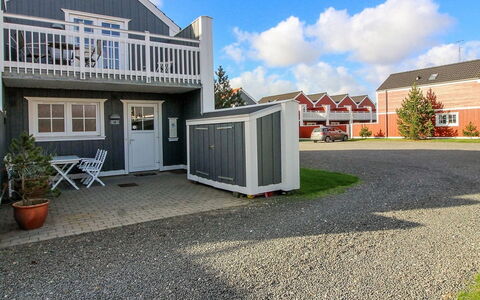 Sote - 1.2Km from the Sea: Strauch, Urban Design, Ground, Backstein, Wohnung, Estate, Mauerwerk, Balkon, Landscaping