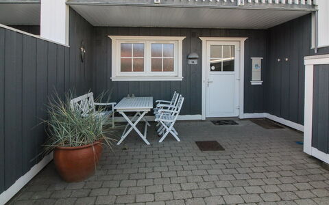 Sote - 1.2Km from the Sea: Strauch, Urban Design, Ground, Backstein, Wohnung, Estate, Mauerwerk, Balkon, Landscaping
