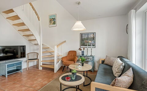 Sote - 1.2Km from the Sea: Strauch, Urban Design, Ground, Backstein, Wohnung, Estate, Mauerwerk, Balkon, Landscaping