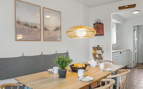 Sote - 1.2Km from the Sea: Strauch, Urban Design, Ground, Backstein, Wohnung, Estate, Mauerwerk, Balkon, Landscaping
