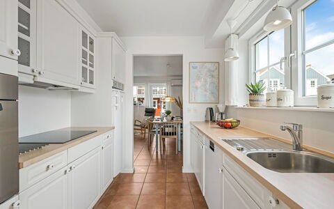 Sote - 1.2Km from the Sea: Strauch, Urban Design, Ground, Backstein, Wohnung, Estate, Mauerwerk, Balkon, Landscaping