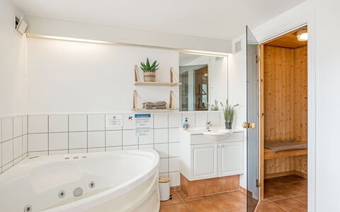 Sote - 1.2Km from the Sea: Strauch, Urban Design, Ground, Backstein, Wohnung, Estate, Mauerwerk, Balkon, Landscaping