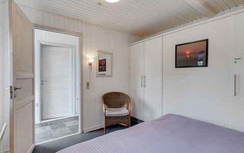 Sighmar - 900M from the Sea: Interior Design, Fussboden, Flooring, Möbel, Decke, Holz, Schlafzimmer, Bett, Zimmer, Beleuchtung