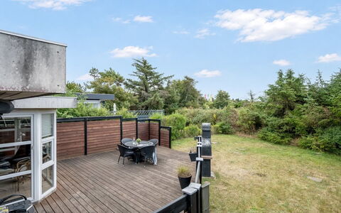 Sighmar - 900M from the Sea: Zuhause, Garten, Deck, Balkon, Schatten, Hinterhof, Garten, Estate, Landscaping, Hartholz