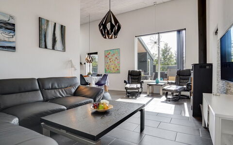 Siegfried - 500M from the Sea: Interior Design, Möbel, Flooring, Couch, Decke, Fussboden, Wohnzimmer, Beleuchtung, Zuhause, Zimmer