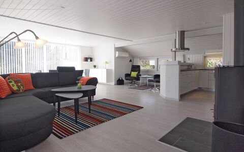Emmarenze - 400M from the Sea: Interior Design, Möbel, Flooring, Fussboden, Holz, Decke, Couch, Holzboden, Wohnzimmer, Light Fixture