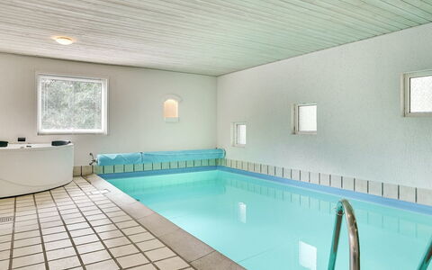 Aurelia - 500M to the Fjord: Interior Design, Möbel, Flooring, Fussboden, Decke, Beleuchtung, Zimmer, Bett, Schlafzimmer, Stuhl