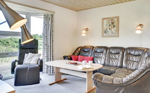 Aurelia - 500M to the Fjord: Möbel, Interior Design, Flooring, Holz, Decke, Fussboden, Beleuchtung, Zimmer, Wohnzimmer, Light Fixture