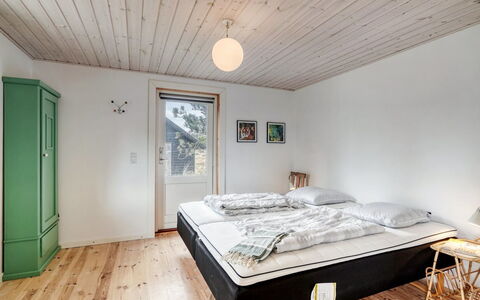 Thorgisl - 1.4Km from the Sea: Wand, Flooring, Schlafzimmer, Interior Design, Holz, Fussboden, Möbel, Decke, Bett, Holzboden