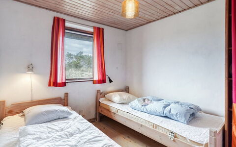 Thorgisl - 1.4Km from the Sea: Schlafzimmer, Bett, Wand, Holz, Interior Design, Bettdecke, Decke, Bedding, Fussboden, Flooring
