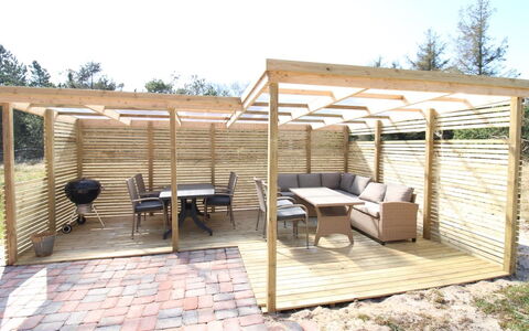 Ingmund - 2Km from the Sea: Holz, Hartholz, Gartenmöbel, Planke, Deck, Holzbeize, Outdoor Struktur, Garten, Pergola, Natürliches Material
