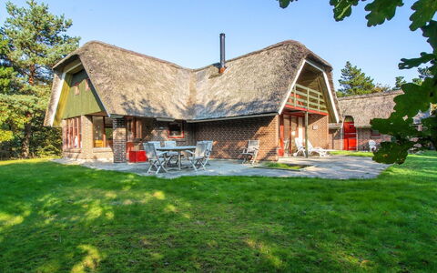 Alfons - 600M from the Sea: Flooring, Fussboden, Decke, Interior Design, Countertop, Küche, Cabinetry, Zimmer, Major Appliance, Light Fixture