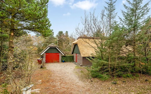 Alfons - 600M from the Sea: Estate, Schatten, Auffahrt, Bauernhaus