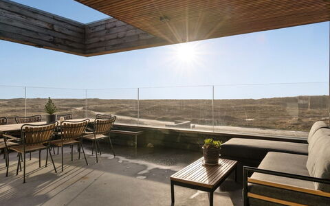 Caterina - 100M from the Sea: Strauch, Urban Design, Ground, Backstein, Wohnung, Estate, Mauerwerk, Balkon, Landscaping