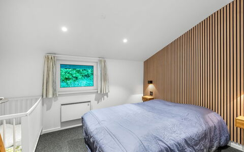 Tali - 700M from the Sea: Interior Design, Holz, Decke, Schlafzimmer, Flooring, Möbel, Fussboden, Bett, Beleuchtung, Zimmer