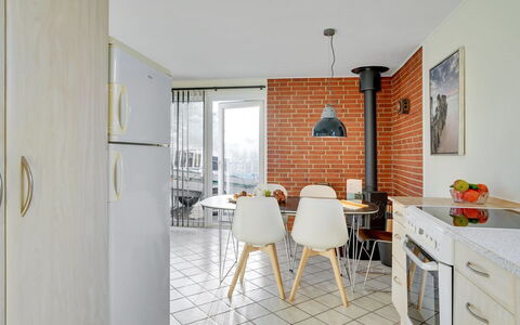 Dværg - 350M from the Sea: Wand, Interior Design, Flooring, Möbel, Decke, Stuhl, Zimmer, Wohnung, Küche, Backstein