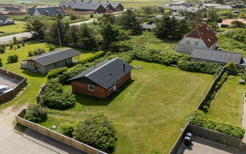 Dværg - 350M from the Sea: Dach, Wohngebiet, Haus, Landschaft, Einfach, Zuhause, Grundstueck, Ländliches Gebiet, Menschliche Siedlung, Estate