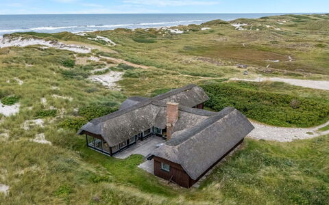 Nicolaus - from the Sea: Gras, Haus, Dach, Zuhause, Hütte, Strauch, Grundstueck, Ländliches Gebiet, Bauernhaus, Ground