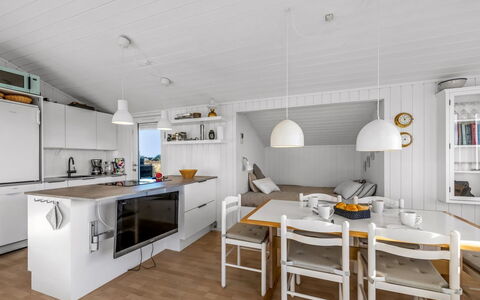 Thorgny - from the Sea: Flooring, Küche, Holz, Möbel, Interior Design, Fussboden, Decke, Holzboden, Countertop, Küche & Esszimmer Tisch