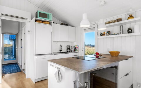 Thorgny - from the Sea: Küche, Holz, Countertop, Major Appliance, Küchengerät, Flooring, Interior Design, Decke, Fussboden, Möbel