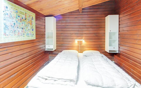 Svenne - 500M from the Sea: Holz, Decke, Fussboden, Flooring, Interior Design, Schlafzimmer, Hartholz, Bett, Holzbeize, Holzboden
