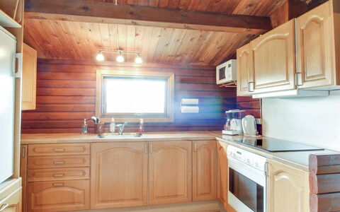 Svenne - 500M from the Sea: Flooring, Holz, Interior Design, Fussboden, Küche, Decke, Countertop, Cabinetry, Zimmer, Holzbeize