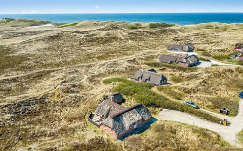 Slava - 250M from the Sea: Dach, Grundstueck, Hütte, Zuhause, Ländliches Gebiet, Schuppen, Abstellgleis, Gartenbauten, Blockhaus, Hütte