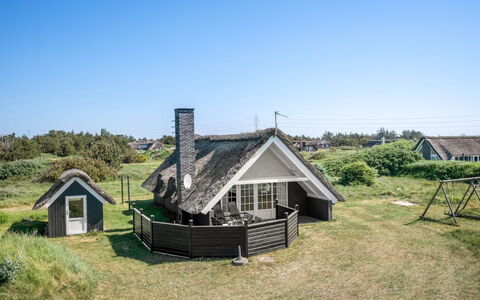 Franciska - 800M from the Sea: Dach, Grundstueck, Hütte, Zuhause, Ländliches Gebiet, Schuppen, Abstellgleis, Gartenbauten, Blockhaus, Hütte