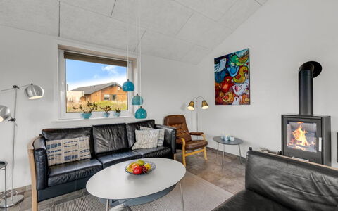 Hawarth - 300M to the Fjord: Möbel, Interior Design, Couch, Zuhause, Decke, Wohnzimmer, Beleuchtung, Zimmer, Light Fixture