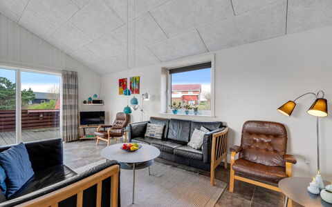 Hawarth - 300M to the Fjord: Zuhause, Wohnung, Daylighting, Couch, Wohnzimmer, Zimmerpflanze