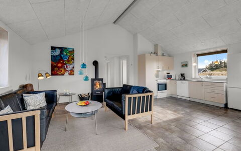 Hawarth - 300M to the Fjord: Holz, Decke, Flooring, Möbel, Interior Design, Fussboden, Zimmer, Zuhause, Couch, Wohnzimmer