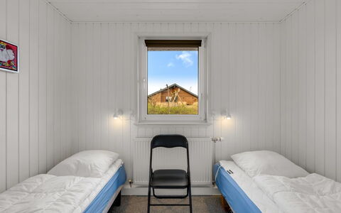 Hawarth - 300M to the Fjord: Schlafzimmer, Einfrieren, Bedding, Bett, Bettrahmen, Winter, Daylighting, Planke, Bettdecke, Schnee