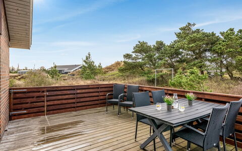 Hawarth - 300M to the Fjord: Strauch, Urban Design, Ground, Backstein, Wohnung, Estate, Mauerwerk, Balkon, Landscaping