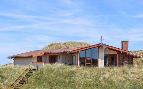 Jorma - 250M to the Fjord: Gras, Haus, Dach, Zuhause, Hütte, Strauch, Grundstueck, Ländliches Gebiet, Bauernhaus, Ground