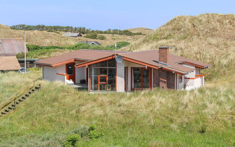 Jorma - 250M to the Fjord: Gras, Haus, Dach, Zuhause, Hütte, Strauch, Grundstueck, Ländliches Gebiet, Bauernhaus, Ground