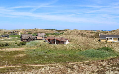 Jorma - 250M to the Fjord: Gras, Haus, Dach, Zuhause, Hütte, Strauch, Grundstueck, Ländliches Gebiet, Bauernhaus, Ground