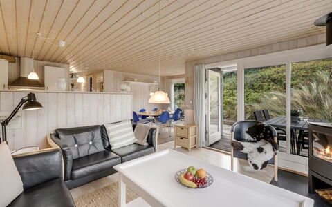 Elmeri - from the Sea: Holz, Möbel, Interior Design, Decke, Flooring, Fussboden, Couch, Wohnzimmer, Zuhause, Tür