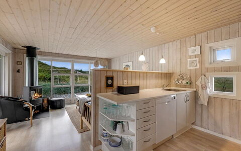 Elmeri - from the Sea: Küche, Interior Design, Flooring, Holz, Decke, Fussboden, Countertop, Möbel, Cabinetry, Zimmer