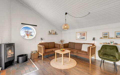 Jænis - from the Sea: Möbel, Flooring, Wand, Interior Design, Holz, Fussboden, Couch, Wohnzimmer, Decke, Holzboden