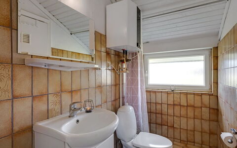 Jænis - from the Sea: Armatur, Holz, Flooring, Fussboden, Bad Sink, Interior Design, Sinken, Badezimmer, Decke, Installation