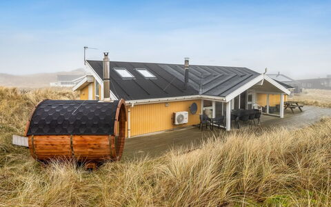 Malgest - 100M from the Sea: Dach, Grundstueck, Hütte, Zuhause, Ländliches Gebiet, Schuppen, Abstellgleis, Gartenbauten, Blockhaus, Hütte