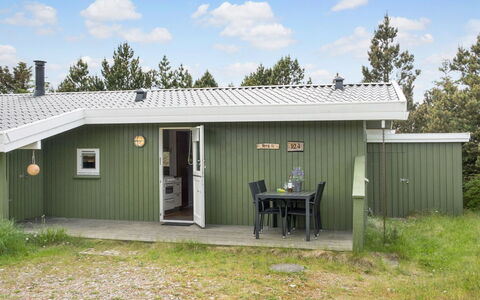 Tjordis - 600M to the Fjord: Gras, Haus, Dach, Zuhause, Hütte, Strauch, Grundstueck, Ländliches Gebiet, Bauernhaus, Ground