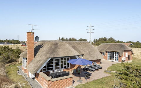 Lavina - 950M from the Sea: Haus, Dach, Zuhause, Hütte, Schuppen, Gartenbauten, Abstellgleis, Garten, Blockhaus, Hütte