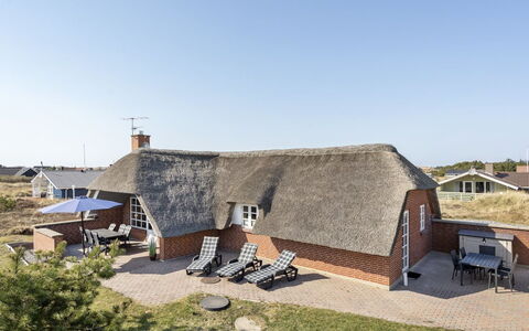 Lavina - 950M from the Sea: Haus, Dach, Zuhause, Hütte, Schuppen, Gartenbauten, Abstellgleis, Garten, Blockhaus, Hütte